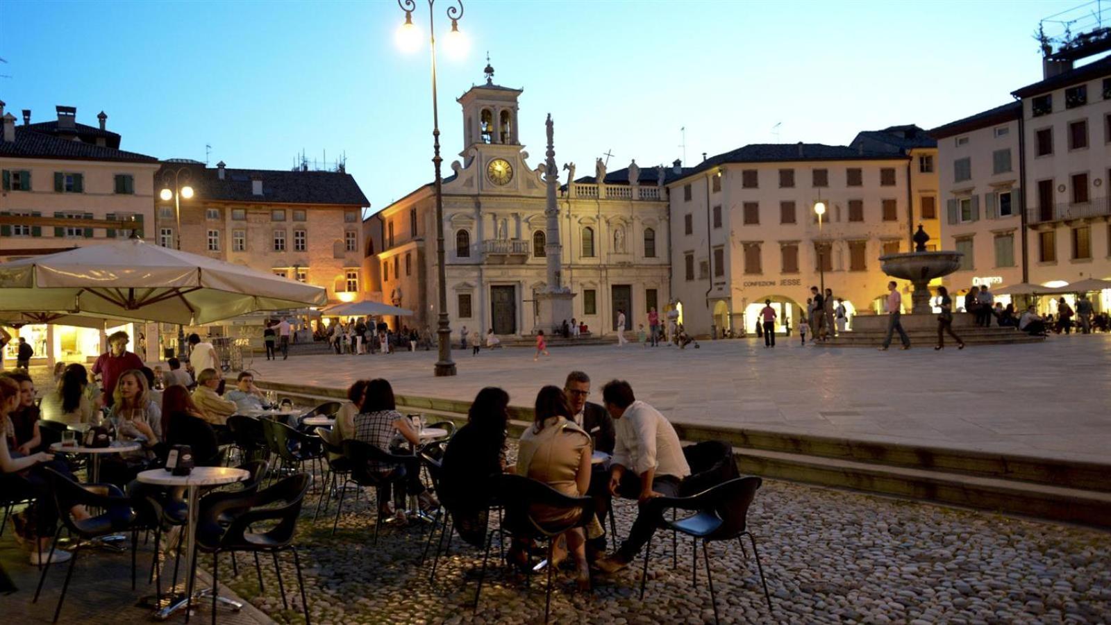 Ampio Trilocale A Udine Centro Lägenhet Exteriör bild